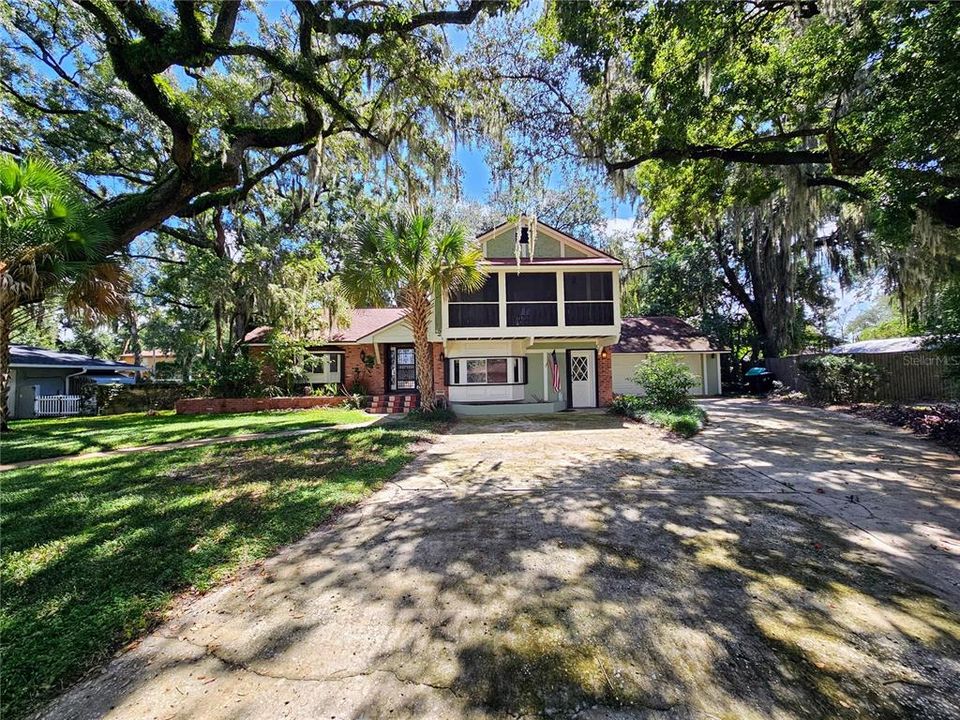 For Sale: $700,000 (4 beds, 3 baths, 3174 Square Feet)