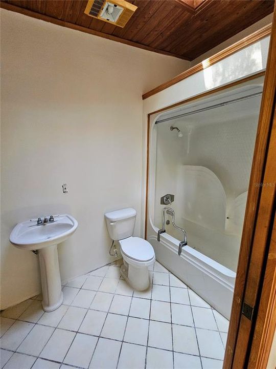 For Sale: $700,000 (4 beds, 3 baths, 3174 Square Feet)