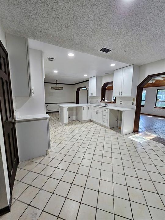 For Sale: $700,000 (4 beds, 3 baths, 3174 Square Feet)