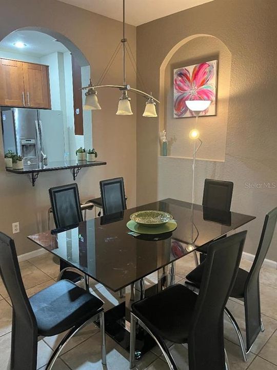 For Rent: $1,950 (3 beds, 2 baths, 1247 Square Feet)