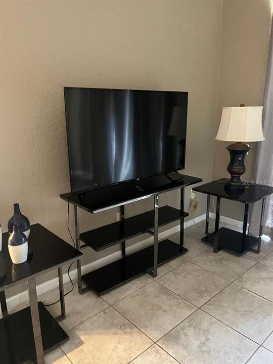 For Rent: $1,950 (3 beds, 2 baths, 1247 Square Feet)