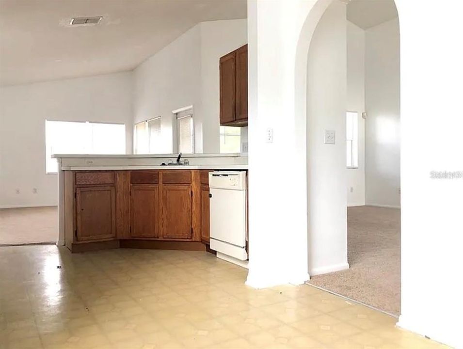 For Rent: $2,250 (3 beds, 2 baths, 1687 Square Feet)