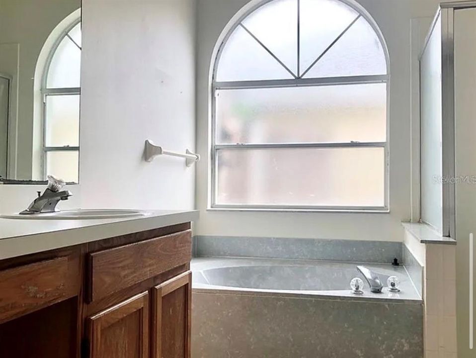 For Rent: $2,250 (3 beds, 2 baths, 1687 Square Feet)