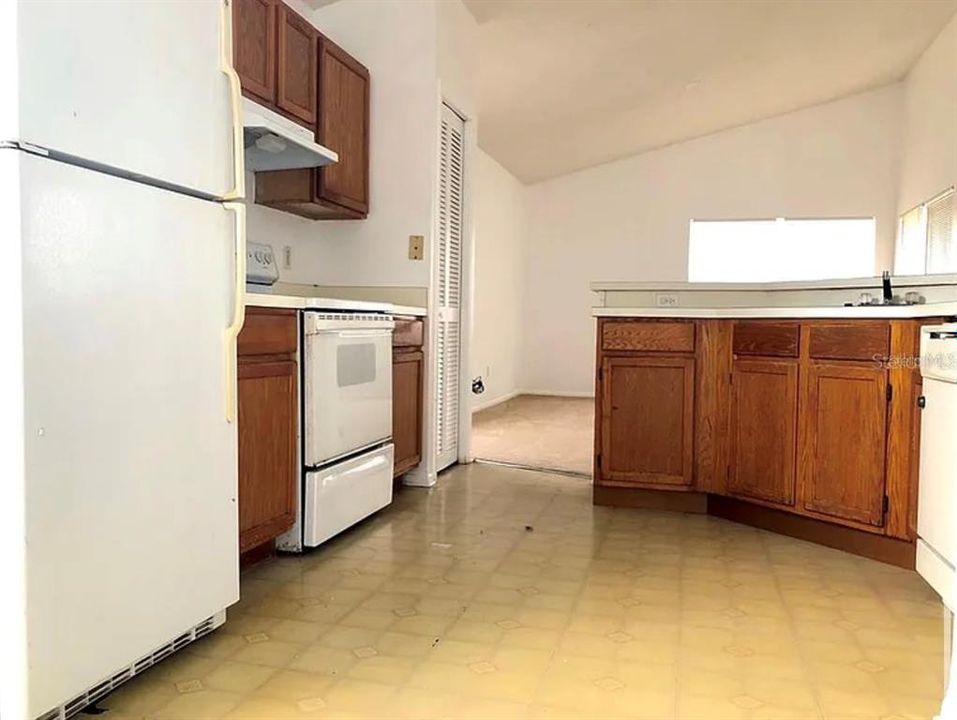 For Rent: $2,250 (3 beds, 2 baths, 1687 Square Feet)
