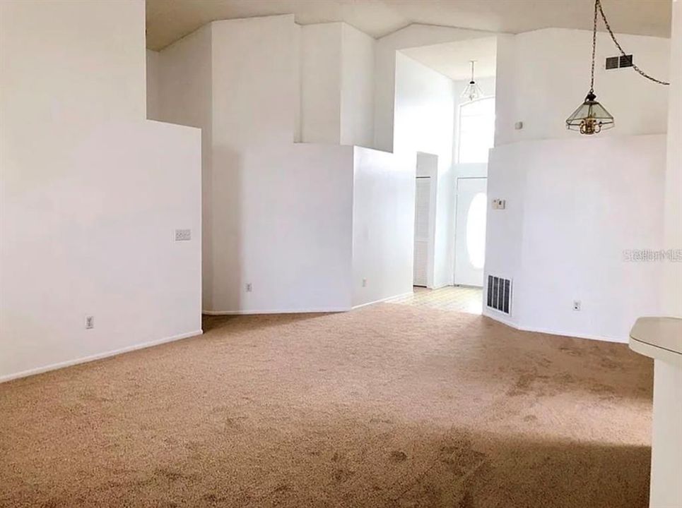 For Rent: $2,250 (3 beds, 2 baths, 1687 Square Feet)