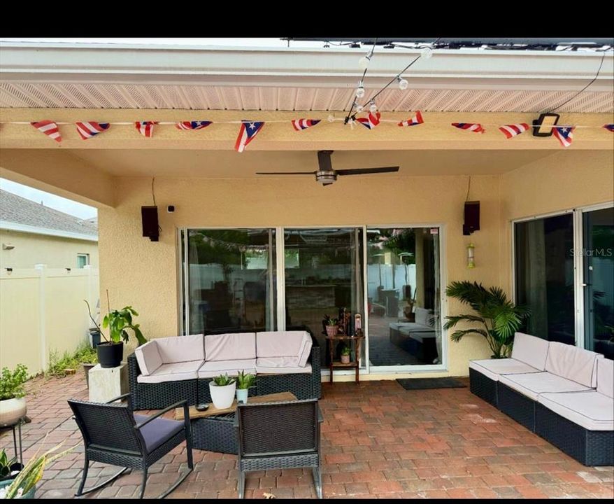 En Venta: $349,800 (4 camas, 2 baños, 2116 Pies cuadrados)