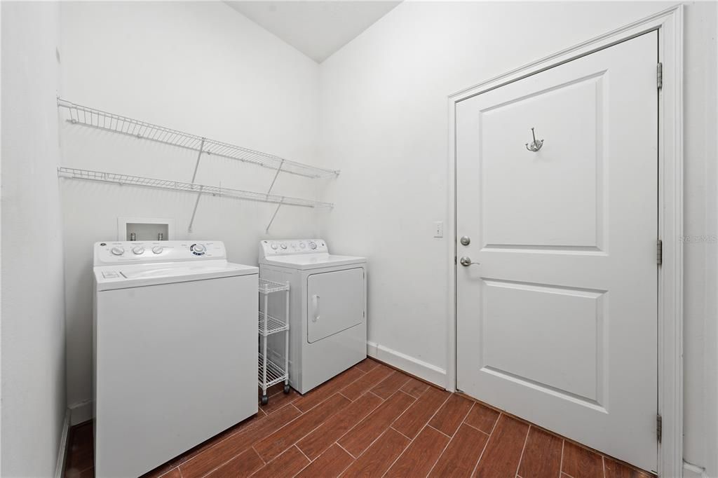 En Venta: $349,900 (2 camas, 3 baños, 1375 Pies cuadrados)