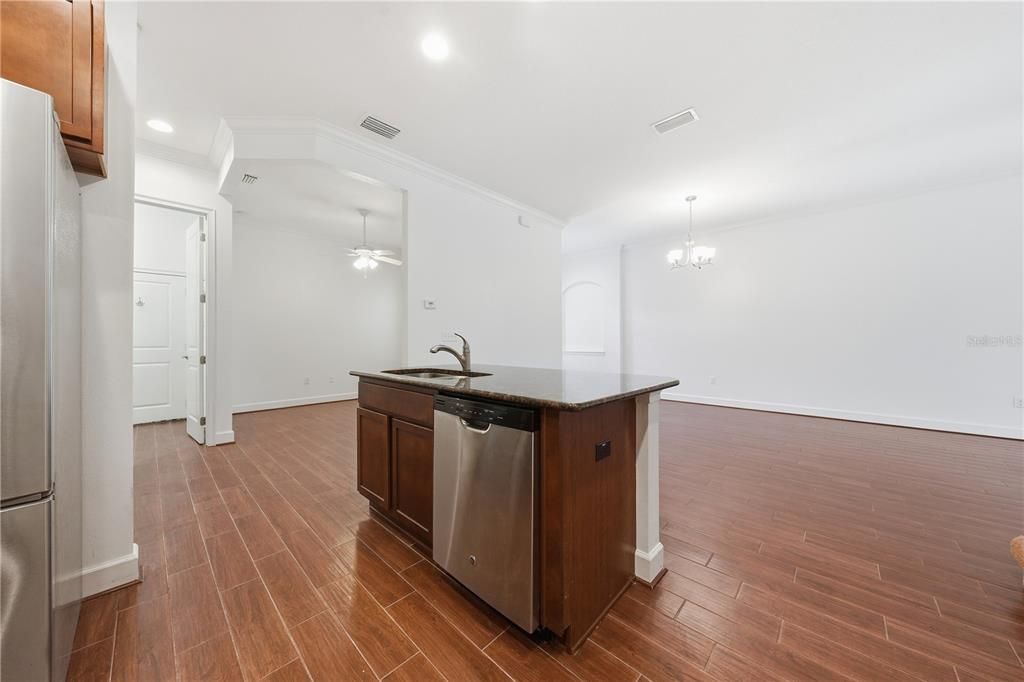 En Venta: $349,900 (2 camas, 3 baños, 1375 Pies cuadrados)