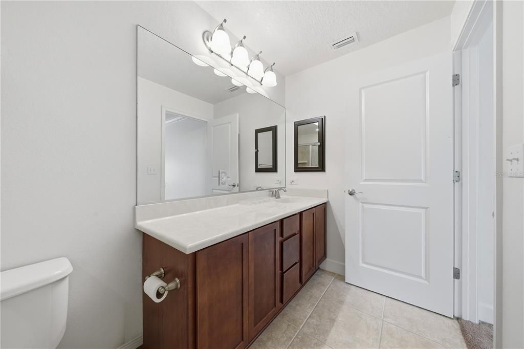 En Venta: $349,900 (2 camas, 3 baños, 1375 Pies cuadrados)