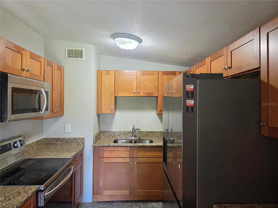 For Sale: $325,000 (3 beds, 1 baths, 1014 Square Feet)