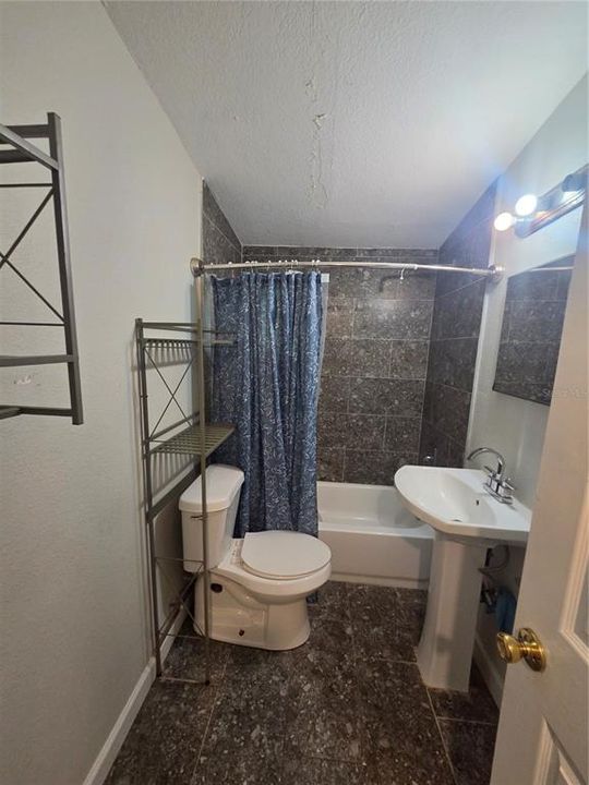 For Sale: $325,000 (3 beds, 1 baths, 1014 Square Feet)
