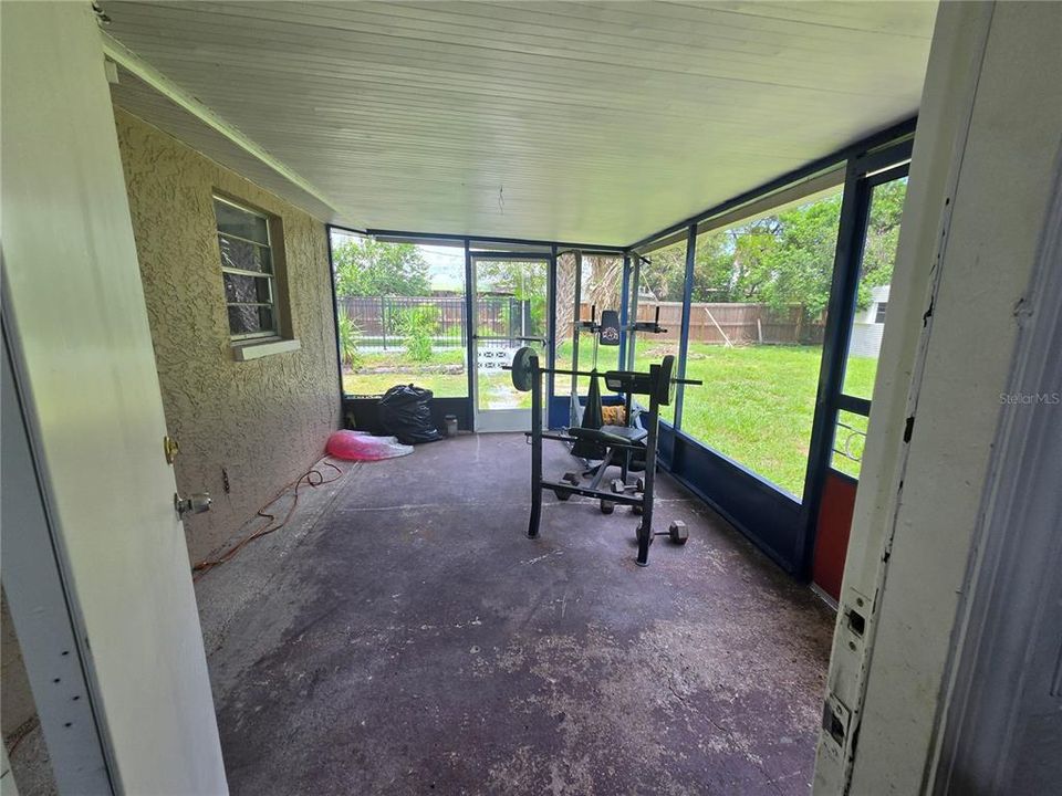 For Sale: $325,000 (3 beds, 1 baths, 1014 Square Feet)