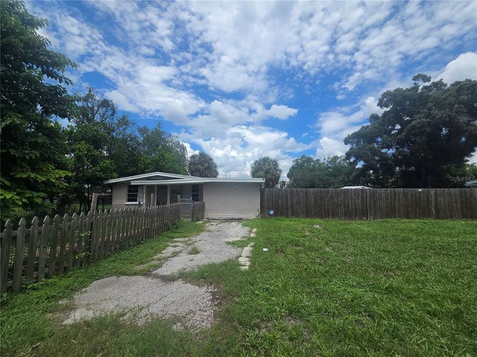 For Sale: $325,000 (3 beds, 1 baths, 1014 Square Feet)
