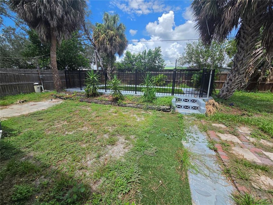 For Sale: $325,000 (3 beds, 1 baths, 1014 Square Feet)
