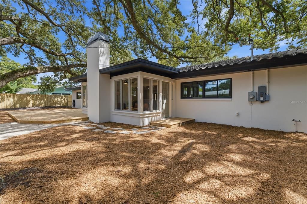 En Venta: $939,000 (4 camas, 3 baños, 2013 Pies cuadrados)