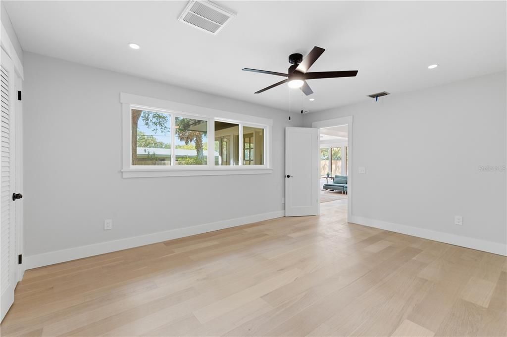 En Venta: $939,000 (4 camas, 3 baños, 2013 Pies cuadrados)