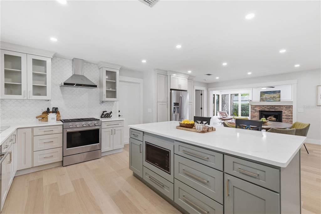 En Venta: $939,000 (4 camas, 3 baños, 2013 Pies cuadrados)
