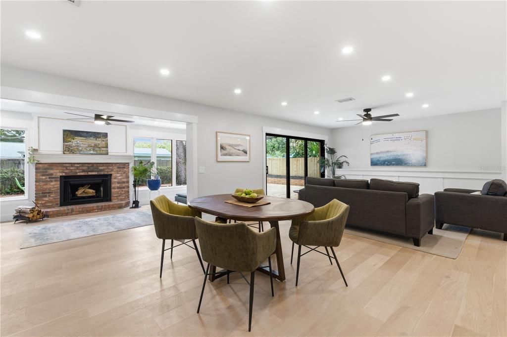 En Venta: $939,000 (4 camas, 3 baños, 2013 Pies cuadrados)