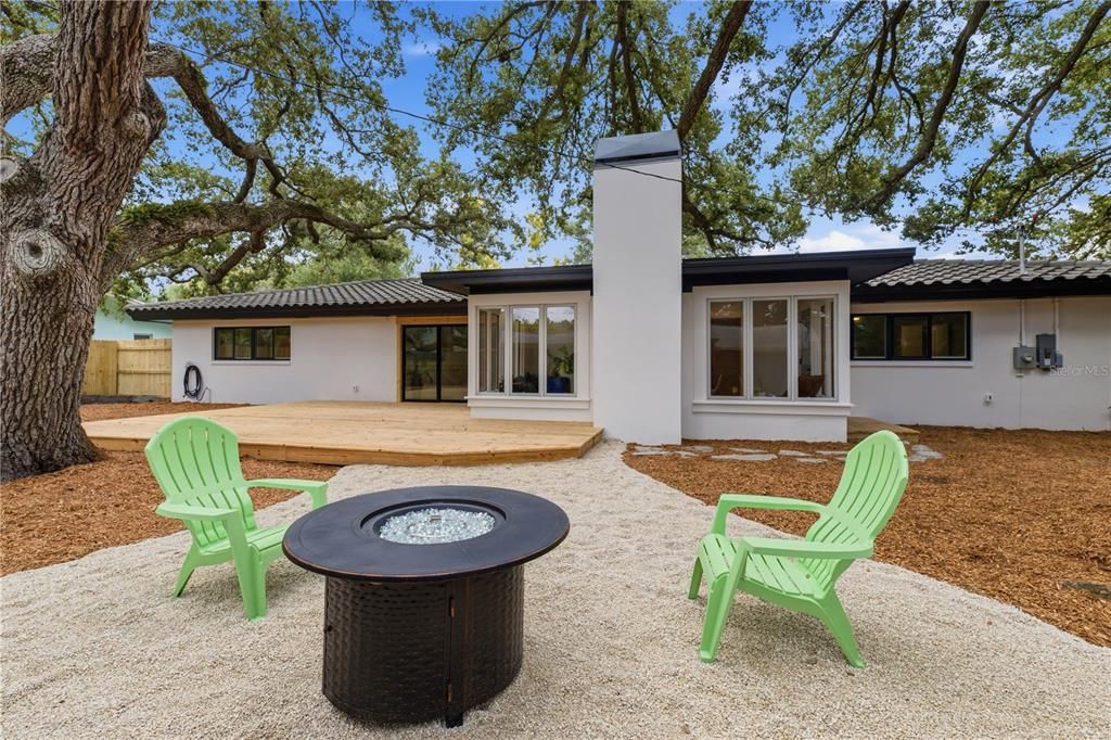 En Venta: $939,000 (4 camas, 3 baños, 2013 Pies cuadrados)