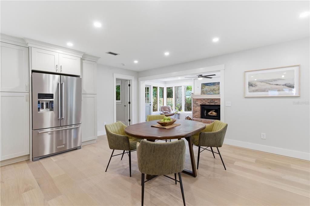 En Venta: $939,000 (4 camas, 3 baños, 2013 Pies cuadrados)