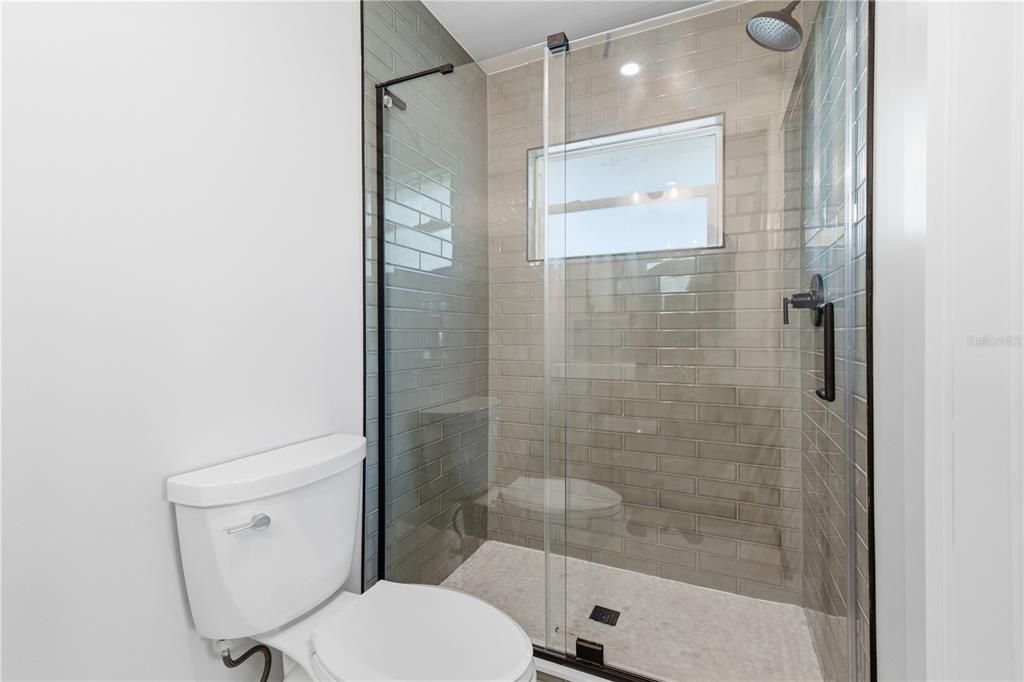 En Venta: $939,000 (4 camas, 3 baños, 2013 Pies cuadrados)