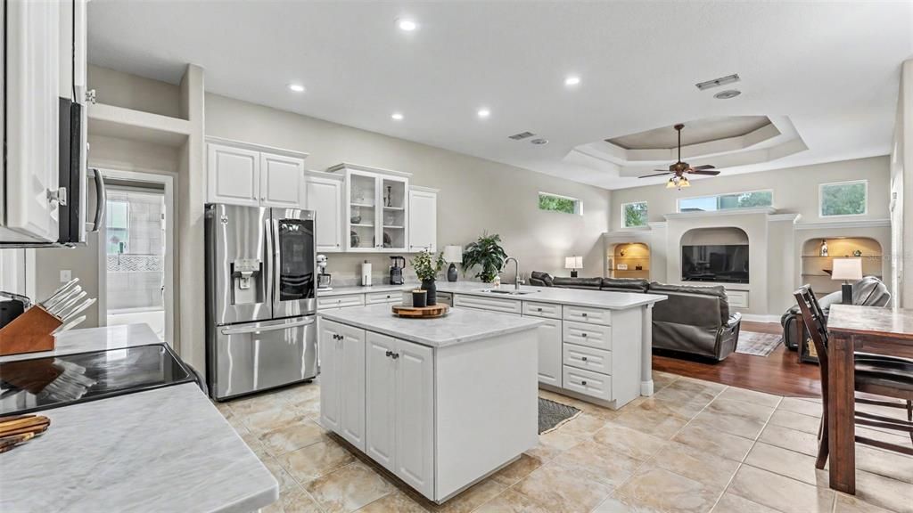 En Venta: $524,900 (3 camas, 2 baños, 2458 Pies cuadrados)