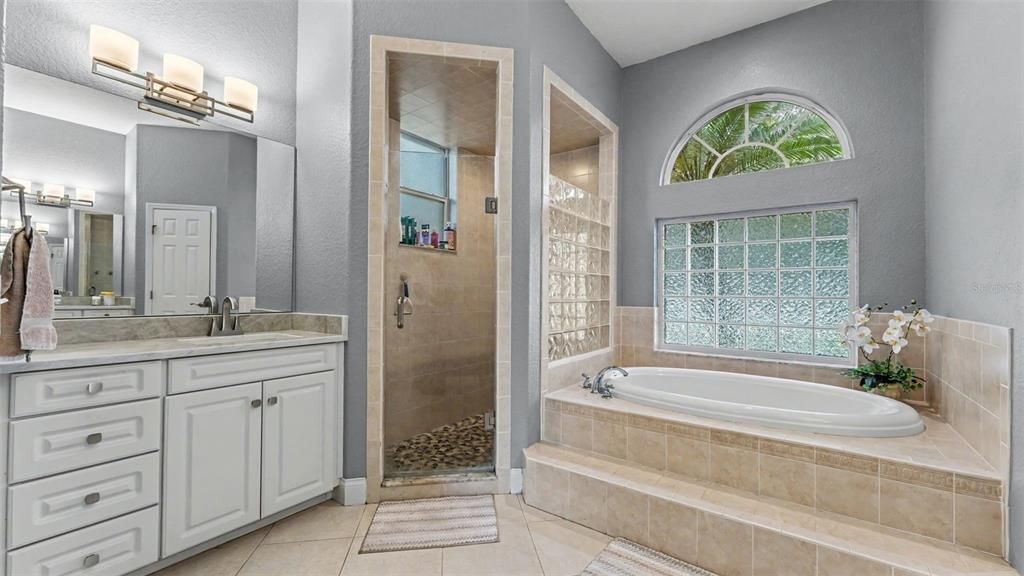 En Venta: $524,900 (3 camas, 2 baños, 2458 Pies cuadrados)