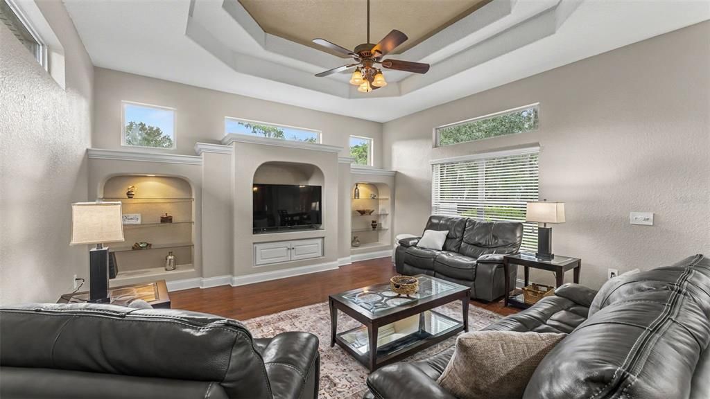 En Venta: $524,900 (3 camas, 2 baños, 2458 Pies cuadrados)