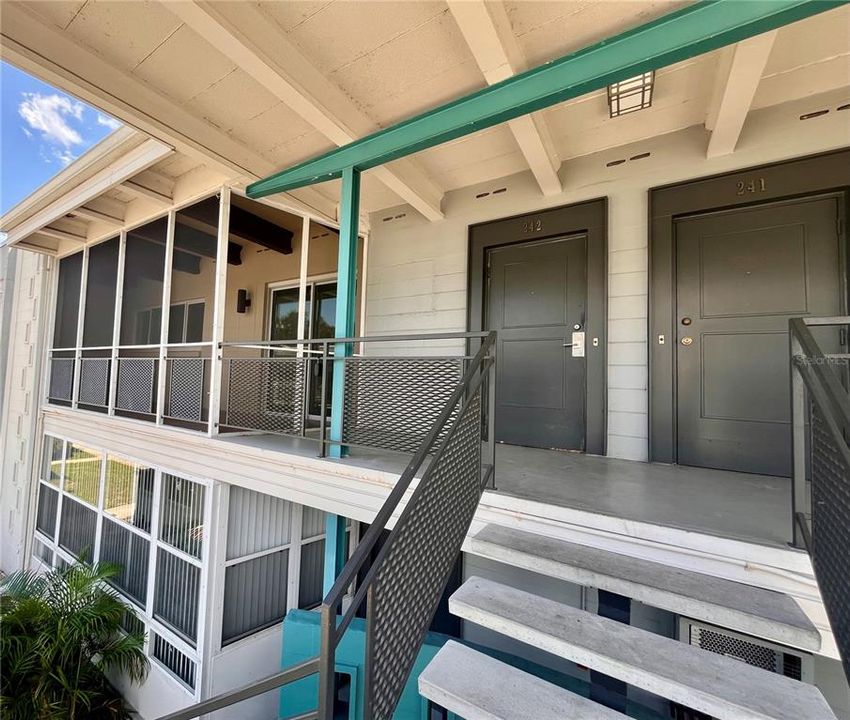 For Sale: $269,000 (2 beds, 1 baths, 710 Square Feet)