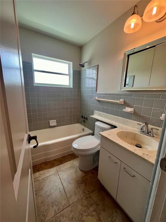 For Sale: $269,000 (2 beds, 1 baths, 710 Square Feet)