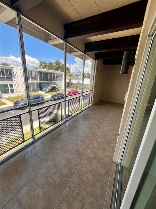 For Sale: $269,000 (2 beds, 1 baths, 710 Square Feet)