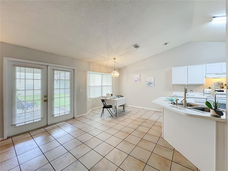 For Sale: $385,000 (3 beds, 2 baths, 1376 Square Feet)