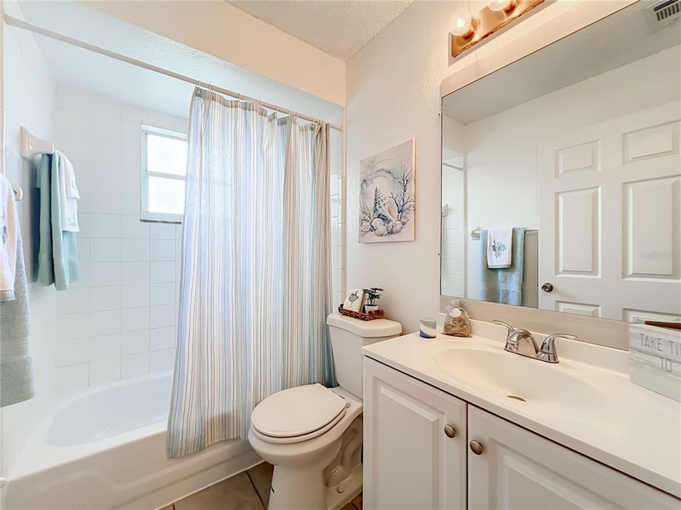 For Sale: $385,000 (3 beds, 2 baths, 1376 Square Feet)