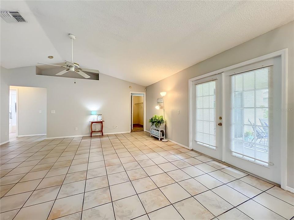 For Sale: $385,000 (3 beds, 2 baths, 1376 Square Feet)