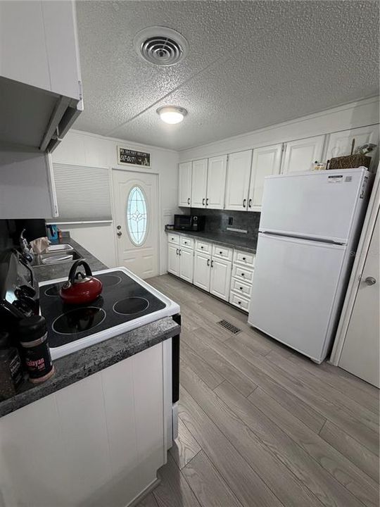 For Sale: $170,000 (2 beds, 2 baths, 960 Square Feet)