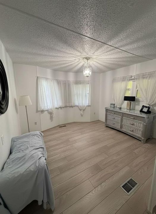 For Sale: $170,000 (2 beds, 2 baths, 960 Square Feet)