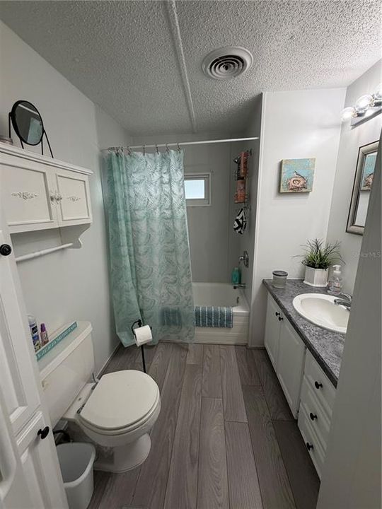 For Sale: $170,000 (2 beds, 2 baths, 960 Square Feet)