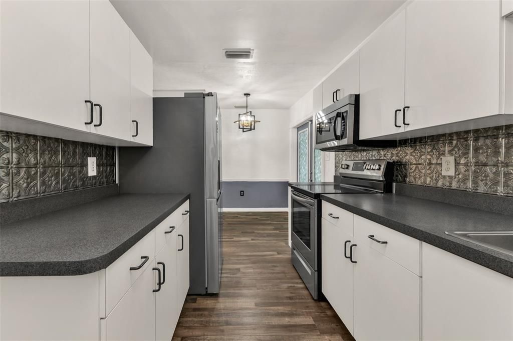 На продажу: $184,800 (2 спален, 1 ванн, 812 Квадратных фут)