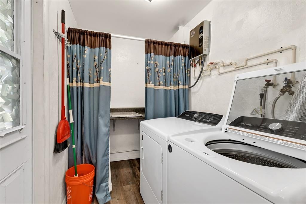 На продажу: $184,800 (2 спален, 1 ванн, 812 Квадратных фут)