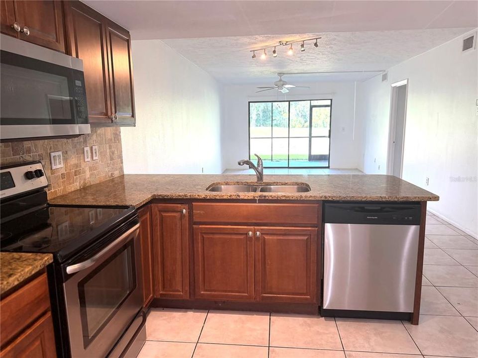 En Venta: $208,000 (2 camas, 2 baños, 983 Pies cuadrados)