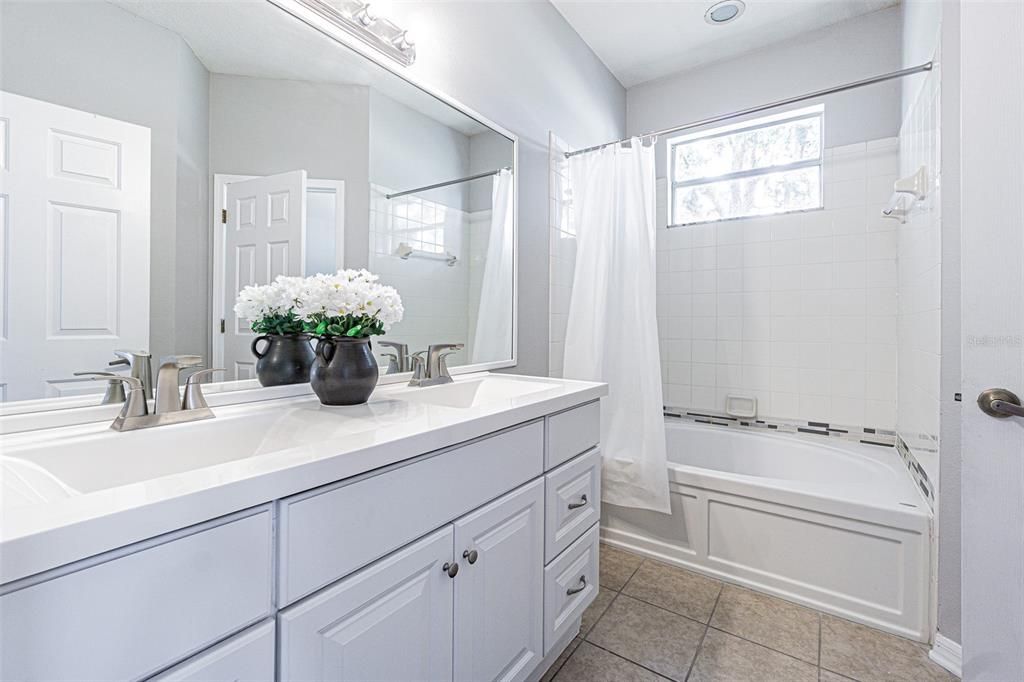 For Rent: $2,500 (4 beds, 2 baths, 1922 Square Feet)