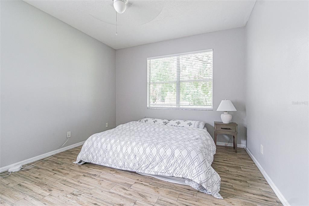 For Rent: $2,500 (4 beds, 2 baths, 1922 Square Feet)
