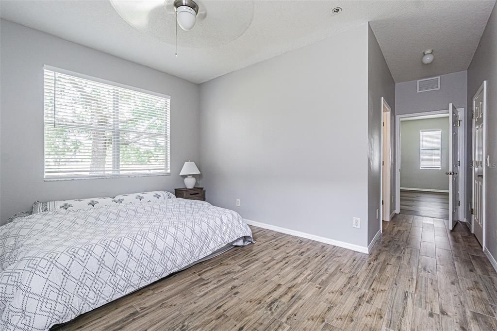 For Rent: $2,500 (4 beds, 2 baths, 1922 Square Feet)