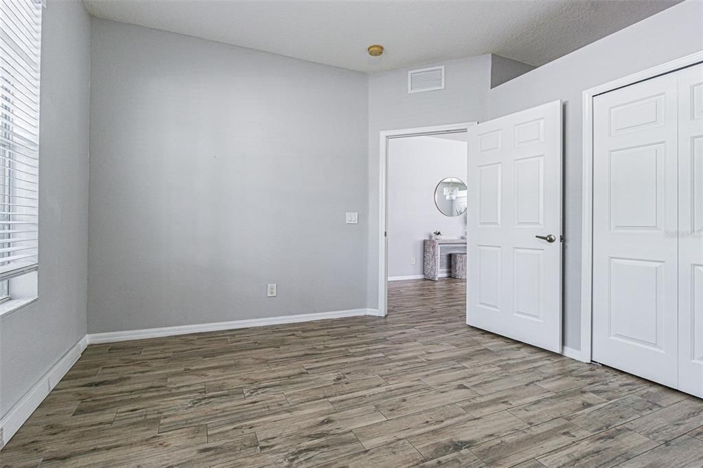 For Rent: $2,500 (4 beds, 2 baths, 1922 Square Feet)
