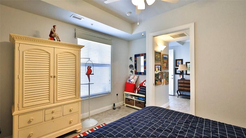 For Sale: $559,000 (2 beds, 2 baths, 1384 Square Feet)