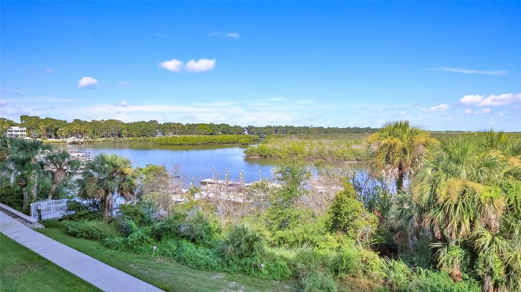 For Sale: $559,000 (2 beds, 2 baths, 1384 Square Feet)