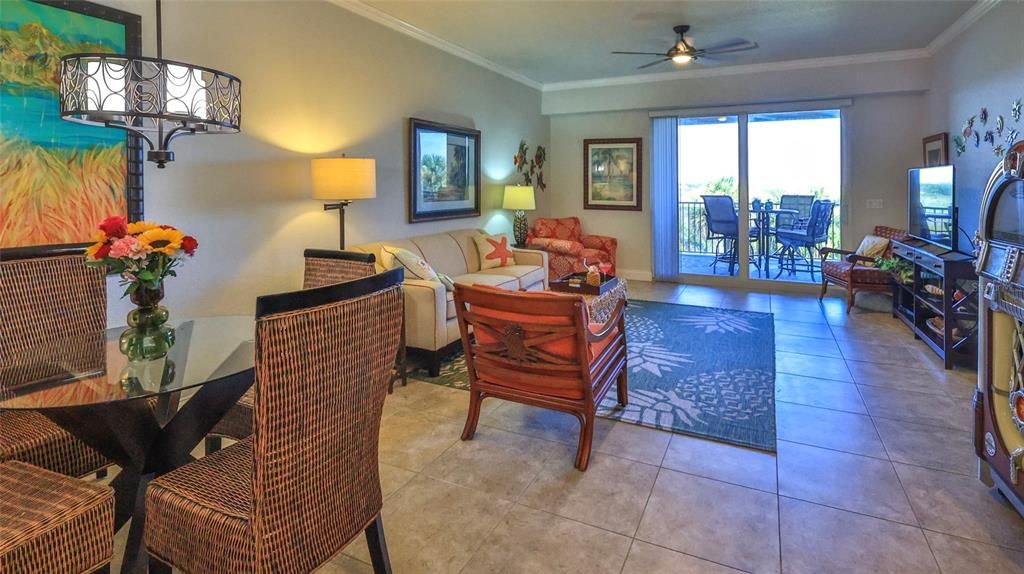 For Sale: $559,000 (2 beds, 2 baths, 1384 Square Feet)