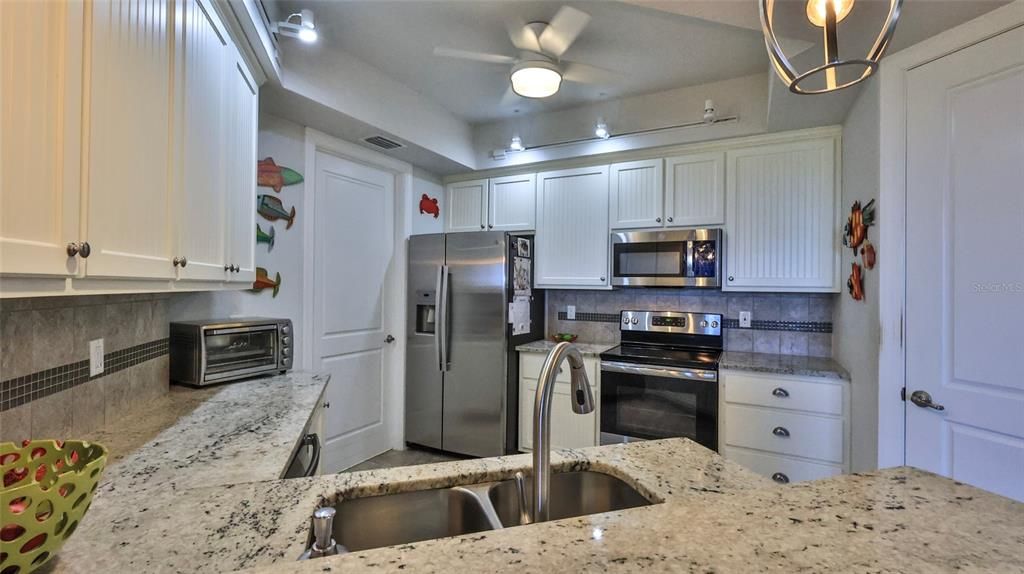 For Sale: $559,000 (2 beds, 2 baths, 1384 Square Feet)