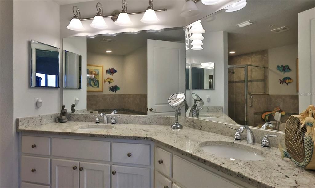 For Sale: $559,000 (2 beds, 2 baths, 1384 Square Feet)