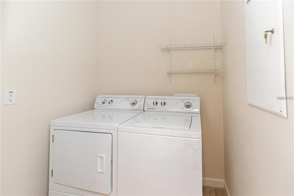 В аренду: $4,500 (3 спален, 2 ванн, 2614 Квадратных фут)